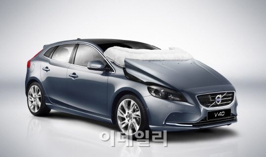 내년 출시 볼보 V40, 유럽서 최고 안전성 인증