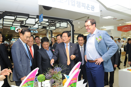 중기 전용매장 '히트500플라자' 확대 개편