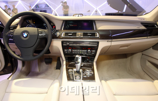 BMW 뉴 7시리즈 '럭셔리함+안락함의 완벽한 조화'                                                                                                                                          