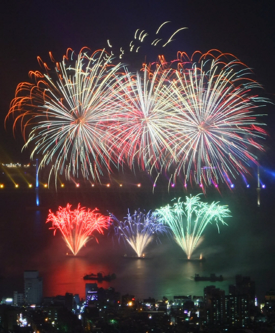 부산, 세계명품 ‘불꽃축제’ 내달 26~27일 개최