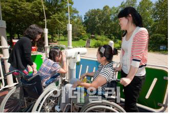 어린이대공원엔 장애아동 놀이터가 있다