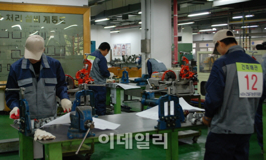 `건설 기능공 올림픽` 충북 음성서 개막