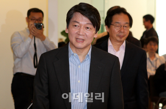 [포토]안철수, 국민의 내일을 위한 혁신 포럼 참석