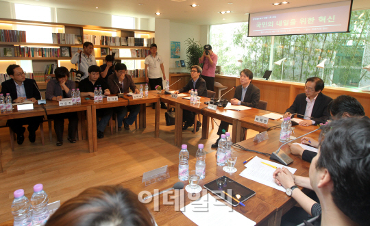 [포토]안철수, `혁신` 포럼 인사말`