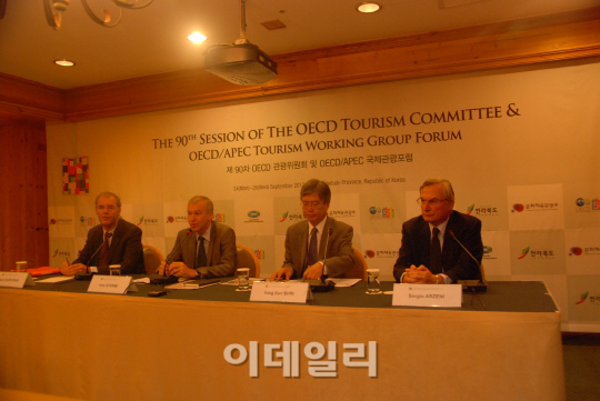 OECD 사무차장 "멕시코에선 태권도 이야기만..한국 관광잠재력 크다"