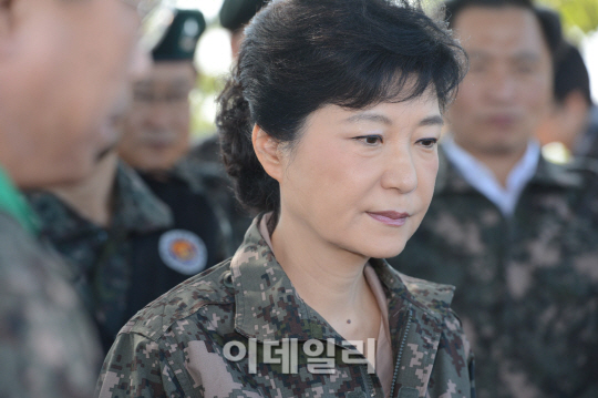 [포토]유해발굴현장 찾은 박근혜