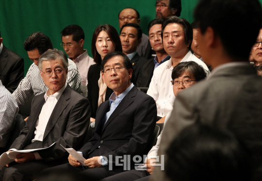 시민들 의견 경청하는 문재인-박원순                                                                                                                                                                