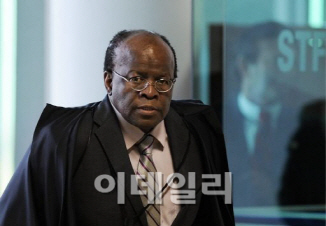 브라질서 첫 흑인 대법원장 나와..'희망의 상징'