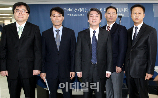 [포토]안철수 '경제민주화와 재벌개혁 정책 발표'