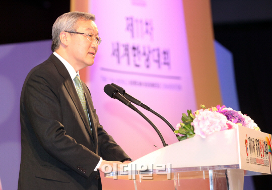 [포토]인사말하는 김성환 외교통상부 장관