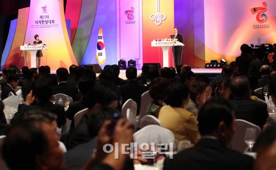 [포토]인사말하는 문재인 후보
