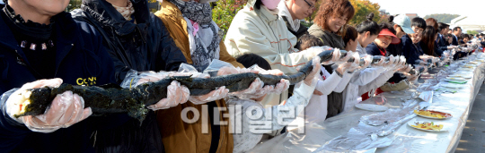 [포토]사람의 체온 상징하는 36.5m 대형 김밥