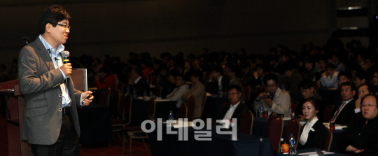 [포토]기조강연하는 이흥복 대표