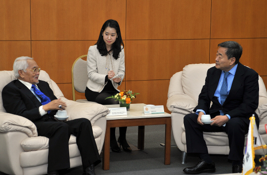 동부, 동남아 본격 진출..1탄은 메탈실리콘