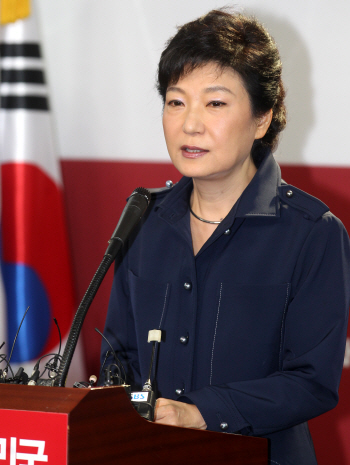 朴 "10만 여성 인재 양성..셋째 등록금 지원" 공약(상보)