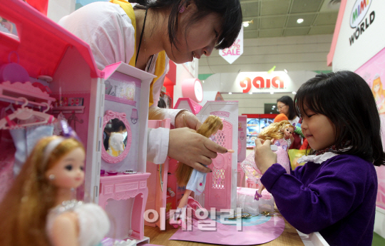[포토]`인형놀이 삼매경`