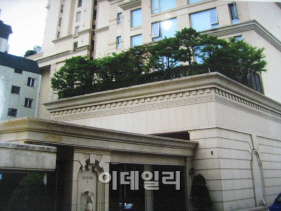 윤현수 한국저축銀 회장 60억 주택 '유찰'