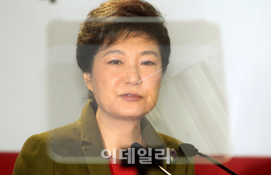 [포토]박근혜, 국회의원직 사퇴