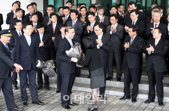 [포토]대검찰청 떠나는 한상대 총장