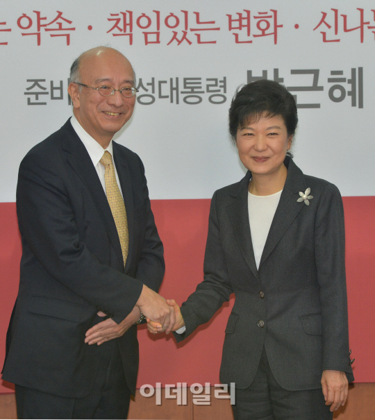 [포토]박근혜 대통령 당선인, 벳쇼 코로 주한일본대사접견