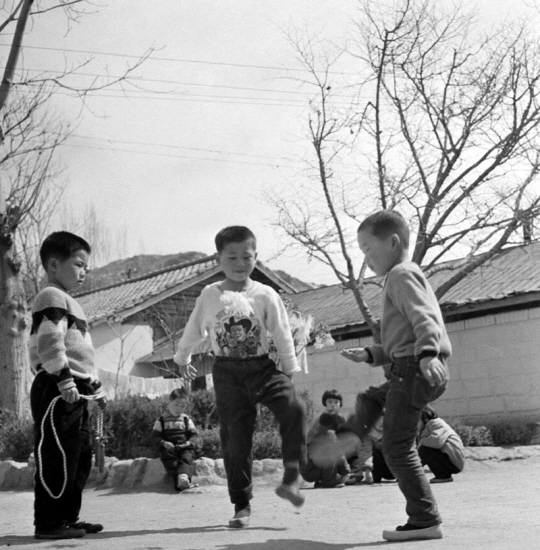 고무신 신고 제기 차보셨어요?                                                                                                                                                                      