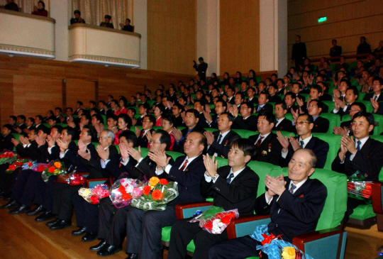  北국립교향악단, 로켓발사 기여자 축하공연                                                                                                                                                         