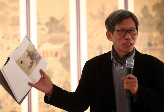  춘화 설명하는 유홍준 교수                                                                                                                                                                        