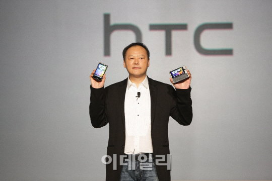 '날개없는 추락' HTC CEO의 때늦은 후회 "삼성에 밀린 이유는..."