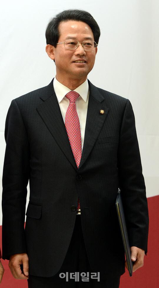 [포토]임명장 받는 류성걸 위원