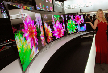 [CES 2013]LG도 휘어진 OLED TV 공개..‘3D 지원’                                                                                                                                                         