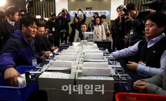 [포토]18대 대통령 선거 개표 공개시연