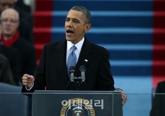 오바마 공식취임.."대통합으로 국내외 도전 극복"