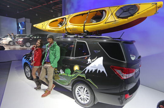  쌍용차, 코란도 투리스모 출시                                                                                                                                                                     