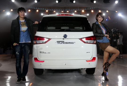  쌍용차, 코란도 투리스모 출시                                                                                                                                                                     