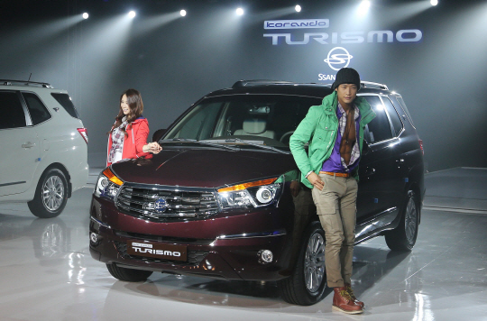  쌍용차, 코란도 투리스모 출시                                                                                                                                                                     