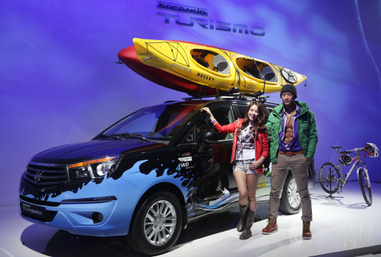  11인승 다목적 레저차량 '투리스모' 출시                                                                                                                                                 
