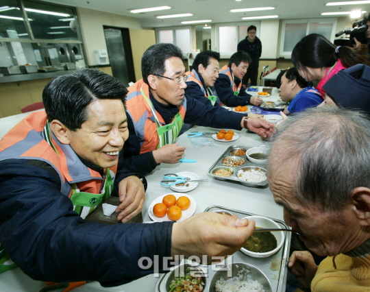 한전, 설 명절 맞아 '대규모 봉사활동'