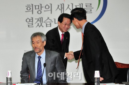 [포토]인수위 간사단 회의 참석하는 분과 간사들