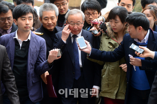 질문 받는 현오석 경제부총리 내정자                                                                                                                                                                