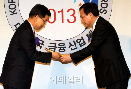 [포토]자산운용부문 최우수상 수상한 한국투자신탁운용
