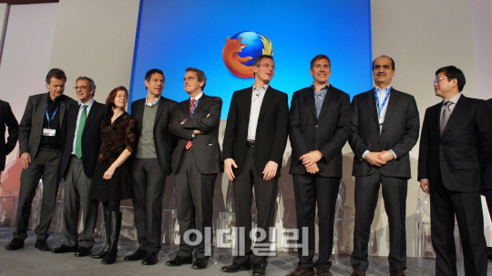 [MWC2013] LG '파이어폭스' 스마트폰 출시..OS 전쟁