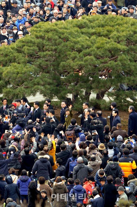 [포토]대통령의 손인사!