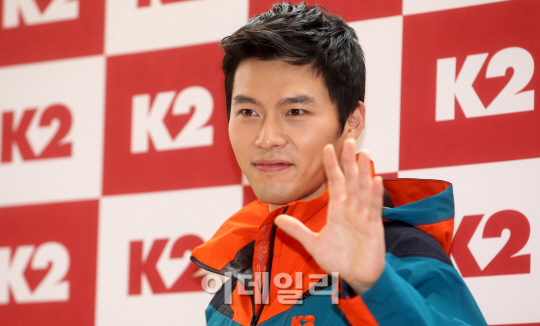 현빈 `격이 다른 손 인사`                                                                                                                                                                          