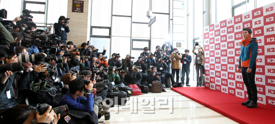 현빈에 쏠린 관심                                                                                                                                                                                  