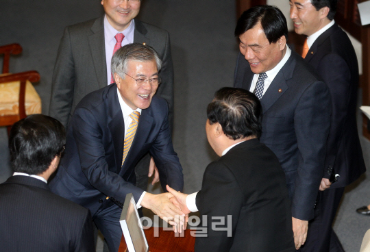 [포토]문재인, 본회의 참석
