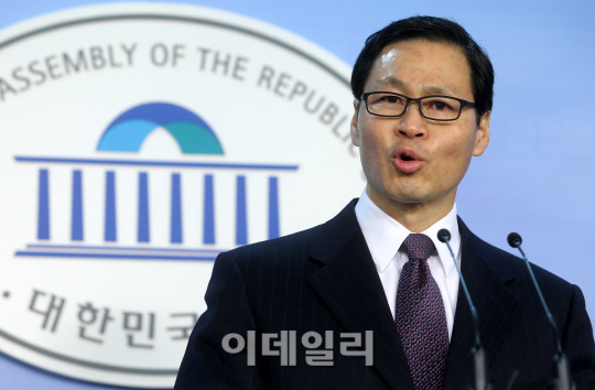 자진사퇴 기자회견 갖는 김종훈 장관 후보자                                                                                                                                                         