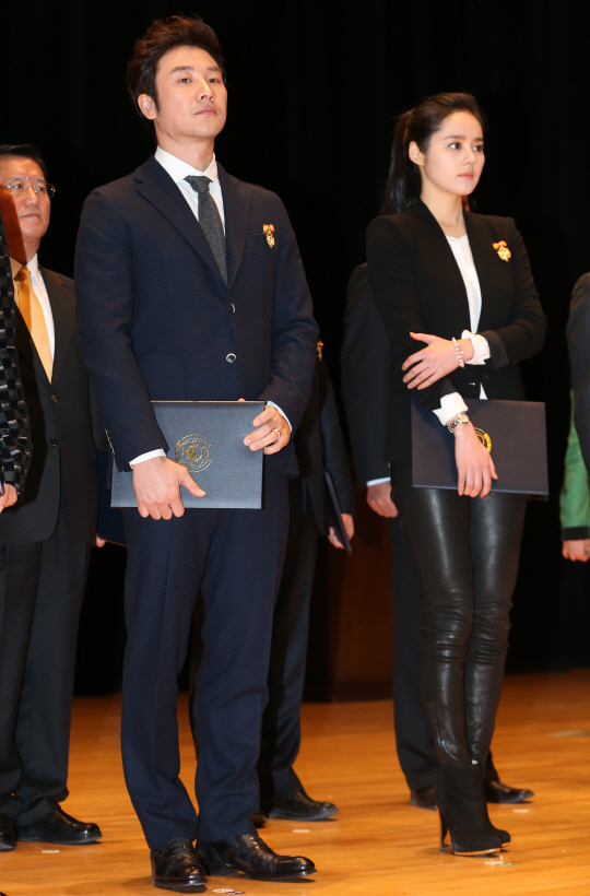  엄태웅ㆍ한가인 '모범납세자' 대통령표창                                                                                                                                                 