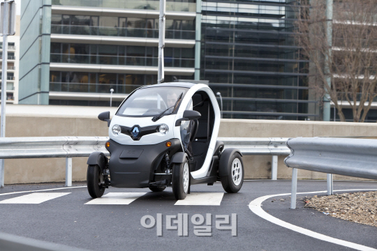 유럽 순수 전기차 시대 잰걸음.. 르노 '트위지 웨이'
