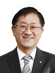 서경배 아모레 회장, '화장품 동물실험 금지' 선언