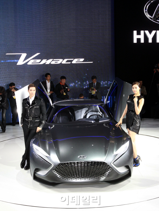 'HND-9의 날렵한 눈매'                                                                                                                                                                   